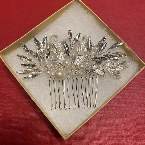 Bridal hairpiece hair comb - special occasion - pearls, crystals, silver leaves - Picture 2 of 5